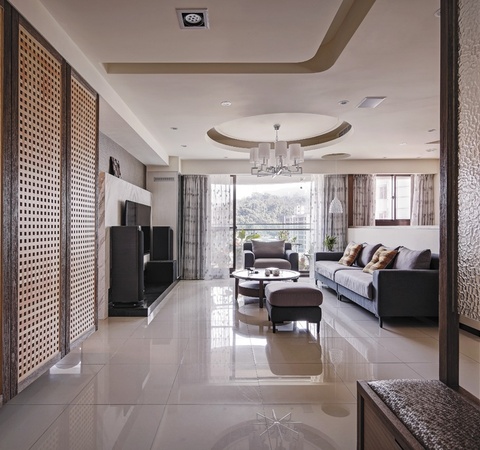 风水问答：怎样才能摆脱对面邻居门上挂镜子的烦恼？